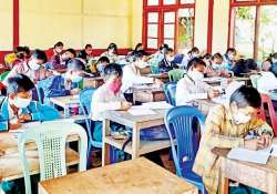 လူတိုင်း လူတိုင်းသည် . . . 