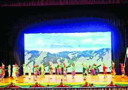 ‘အသက်ထက်မြတ်သော ဂုဏ်သိက္ခာ’ ဆို ငို ပြော ဇာတ်တော်ကြီးကို နေပြည်တော်ရှိ ဇေယျာသီရိဗိမာန်သဘင်ဆောင်၌  စက်တင်ဘာ ၂၅ ရက်က တင်ဆက်ကပြဖျော်ဖြေစဉ်။